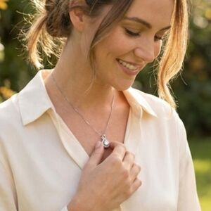 Swarovski elements  Women's Silver plated solitaire necklace